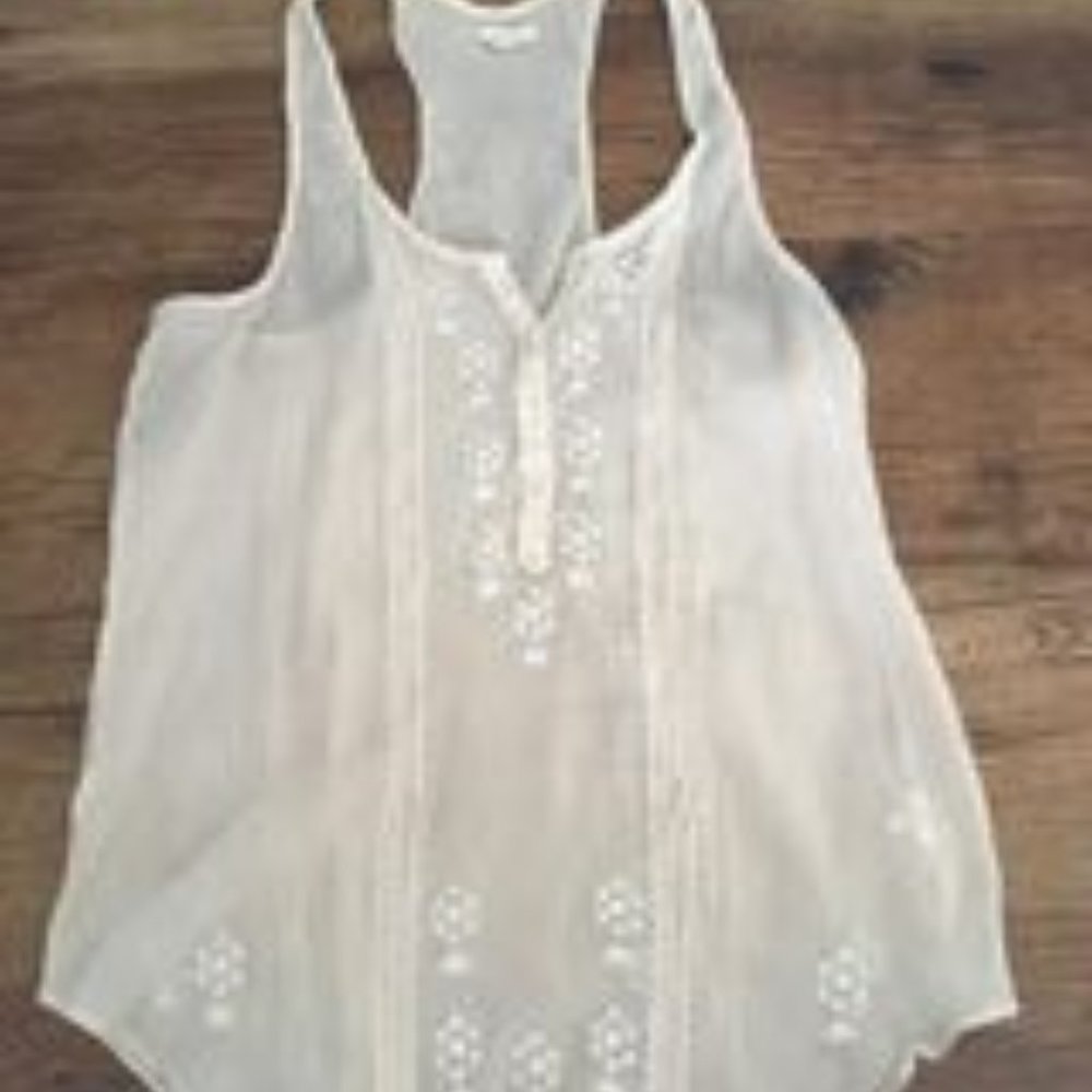 Erie women's shirt size M